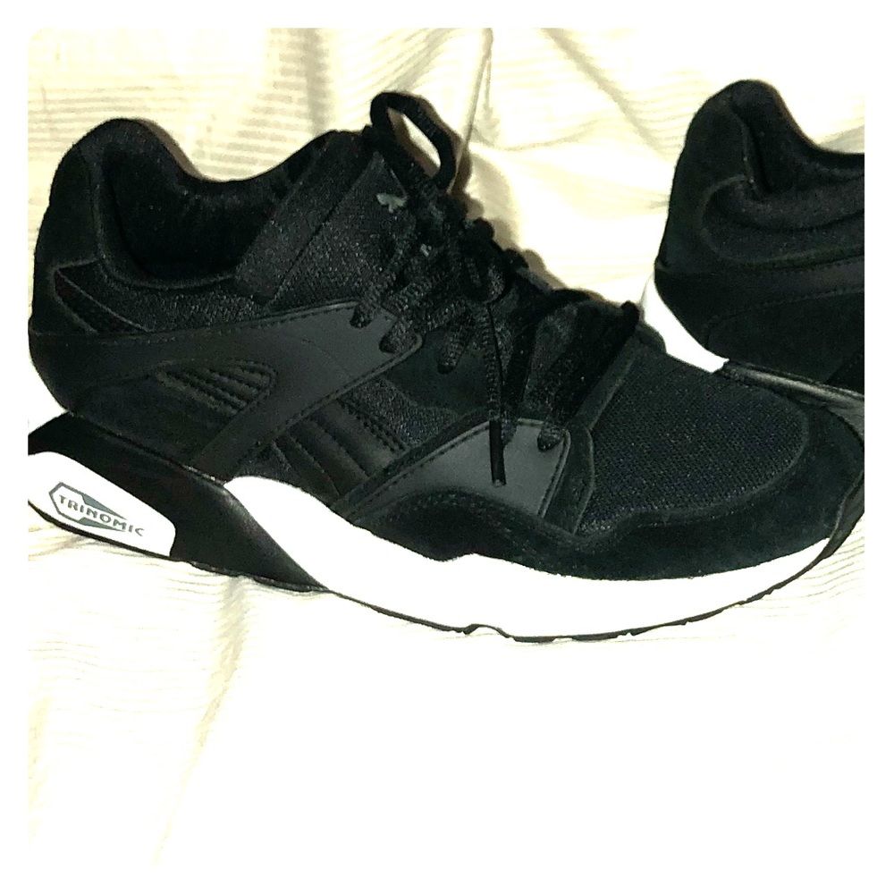 Black puma sneakers